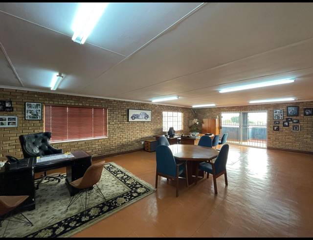2,000M² WAREHOUSE FOR SALE IN GLEN AUSTIN AH